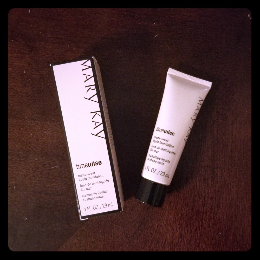 Matte wear liquid foundation Beige 8